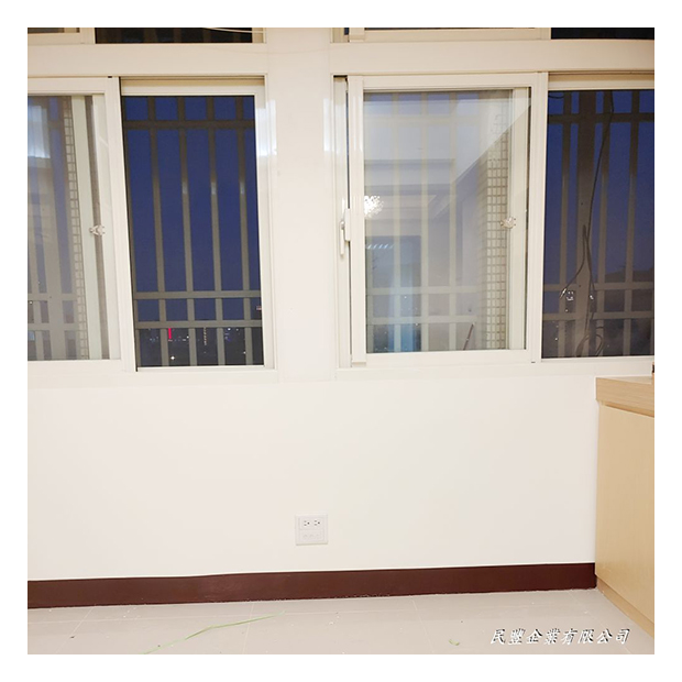 和平東路蔡先生-粉刷工程-在完成牆面的基礎處理後，我們進行了精細的批土研磨工作，確保牆面平整光滑；接著使用高品質防水漆進行粉刷，並對接縫處使用AB膠進行填縫處理；最後在需要的區域進行木作