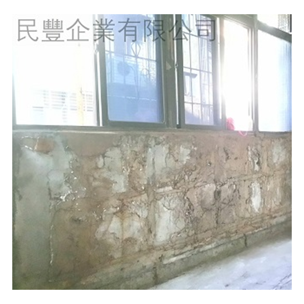 長泰街張先生-拆除工程-拆除工程依照計劃有序進行，我們的專業團隊拆除了房間內的所有老舊裝修構件，包括壁櫃、層架及其他附著物