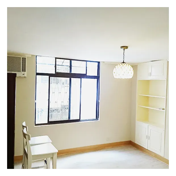 林森北路崔小姐-綜合工程-完工實景，完成踢腳板、PVC超耐磨塑膠地板、壁紙、天花板及牆面粉刷等室內裝修作業