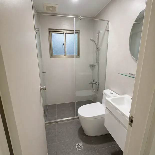 防水工程-完工實景，完工後進行磁磚平整度、填縫品質、排水及防水蓄水等全面驗收。林先生對品質相當滿意，讚許師傅認真負責、清潔落實到位