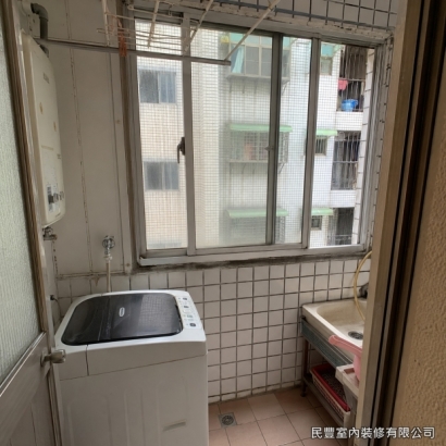 氣密窗-後陽台原有老舊鋁窗與閒置冷氣孔,窗體密合度不佳且牆面老化,屋主希望封補多餘冷氣孔並更新窗戶,提升陽台防水與整潔度 氣密窗-後陽台原有老舊鋁窗與閒置冷氣孔,窗體密合度不佳且牆面老化,屋主希望封補多餘冷氣孔並更新窗戶,提升陽台防水與整潔度